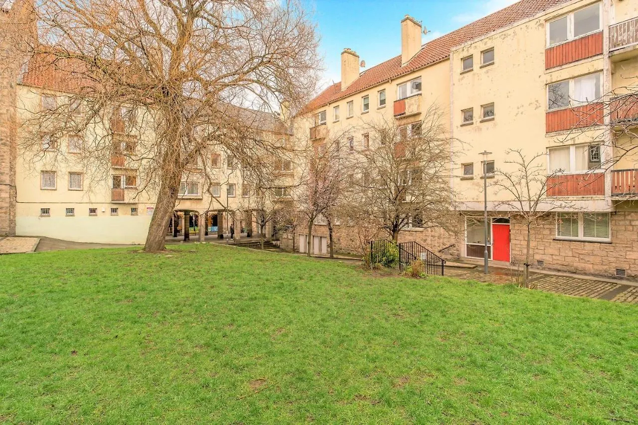 Апартаменты Charming Old Town 2 Bed Apt, 2Mins From Royal Mile Эдинбург